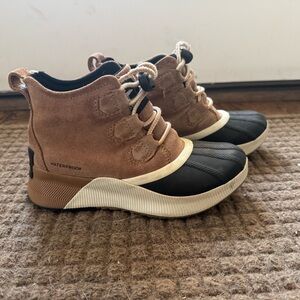 Girls Sorel Out N About Boots - Size 2